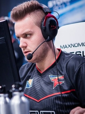 100 Thieves CEO花费$30,000进行箱子开启，获得$3,000刀具