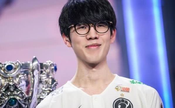 北美TL在对阵FLY赛前全队模仿黑人抬棺进场，但最终输掉比赛