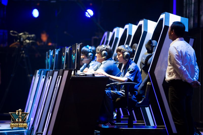 拳头正在调查TSM CEO Reginald不当行为和霸凌