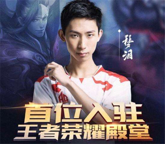 谁养了这个怪物Panson？ Xiaotian 在场上游走，抓住了 Saber 。 Weibo Gaming 首先拿下了赛点